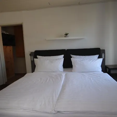 Apartamento Ruhige Mit Terrasse Nur 5 Minuten Zur Müritz *